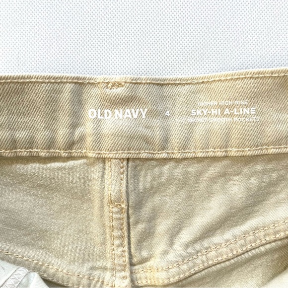 Old Navy Higher High Rise Sky-Hi A-Line Secret Smooth Pocket Jean Short SZ 4 - Picture 4 of 5